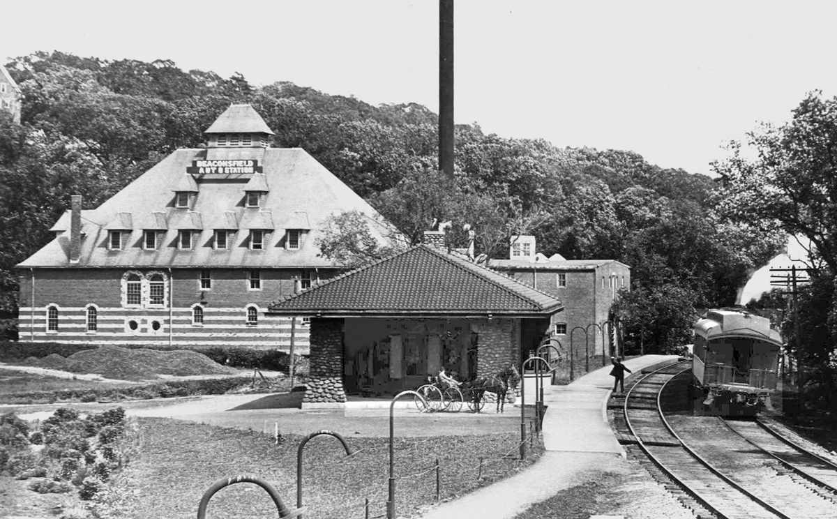 Beaconsfield Train Station